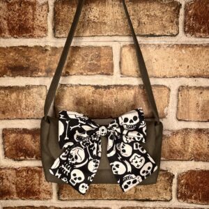 Olive green mini shoulder bag with skull bow